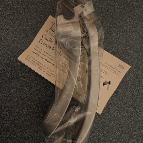 Pampered New In Box Garlic Press - Picture 5 of 6